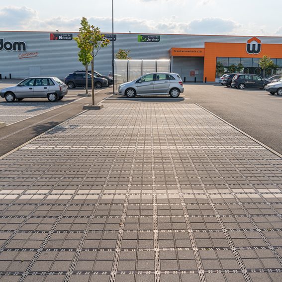 parking drainant et perméable avec pavés