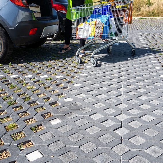 parking roc végétalisé et minéral