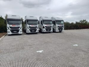 Dalle béton perméable renforcée VILLAROC &éà pour parking poids lourds