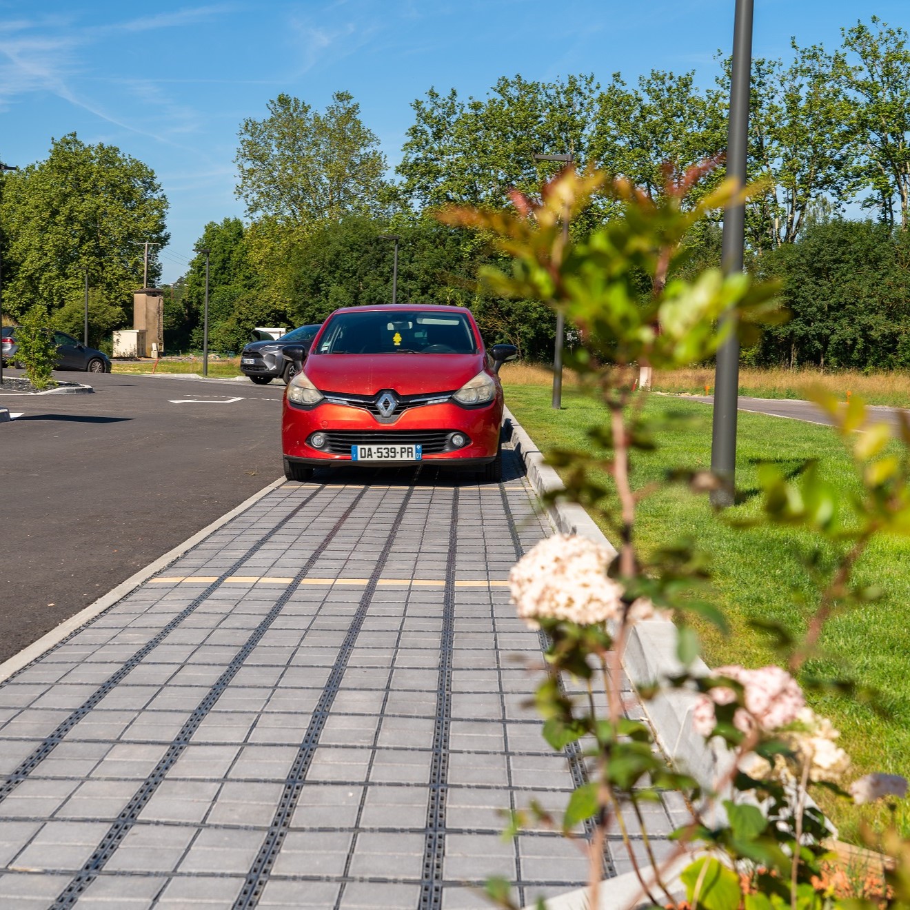 01_Chatillon-sur-Chalaronne_mcdo_pave_415m²_real2024-6-Copie