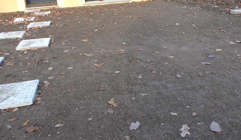 dalles parking perméable remplie de terre : mauvais substrat !